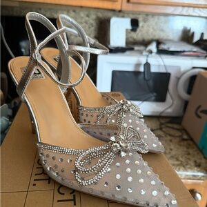 Sliver heal with bow.